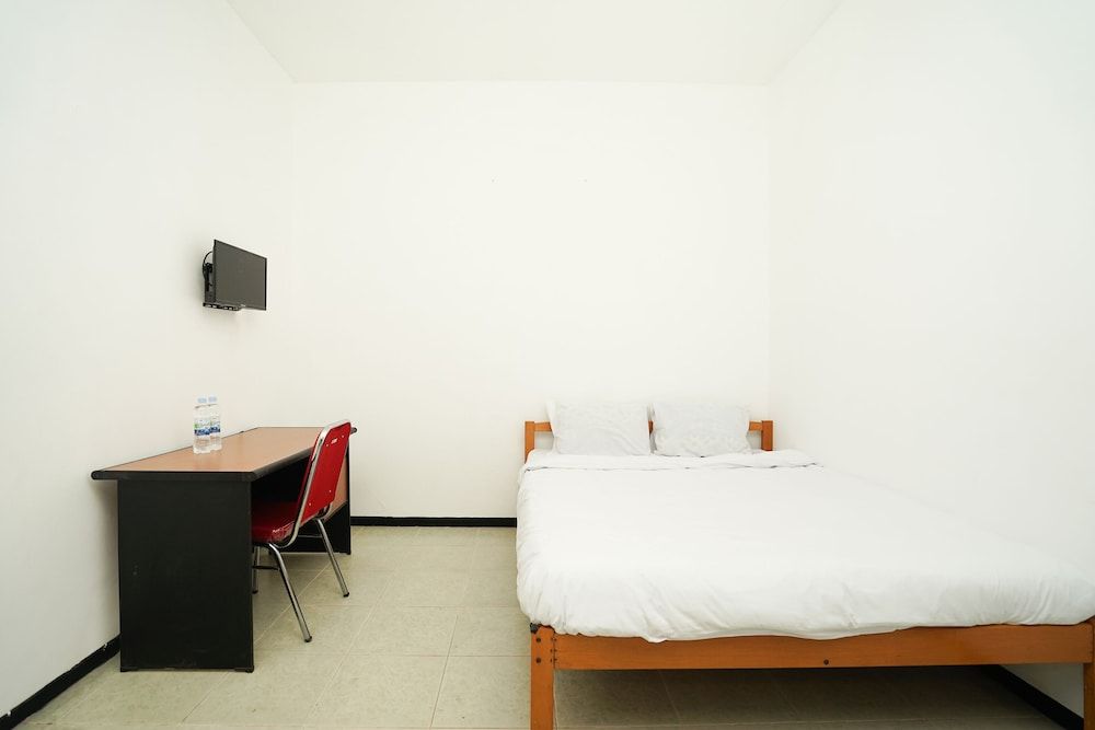 Merapi Inn Syariah Standard Room 5