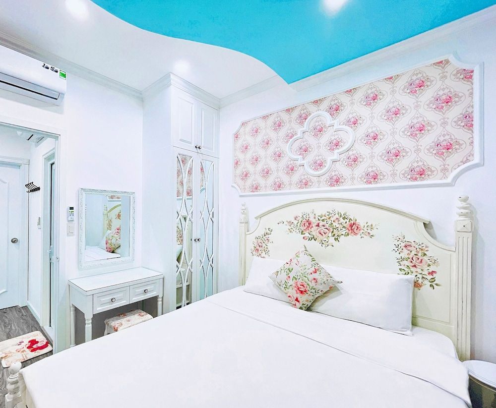 Design Apartment, 2 Bedrooms, Partial Ocean View, Beachfront
