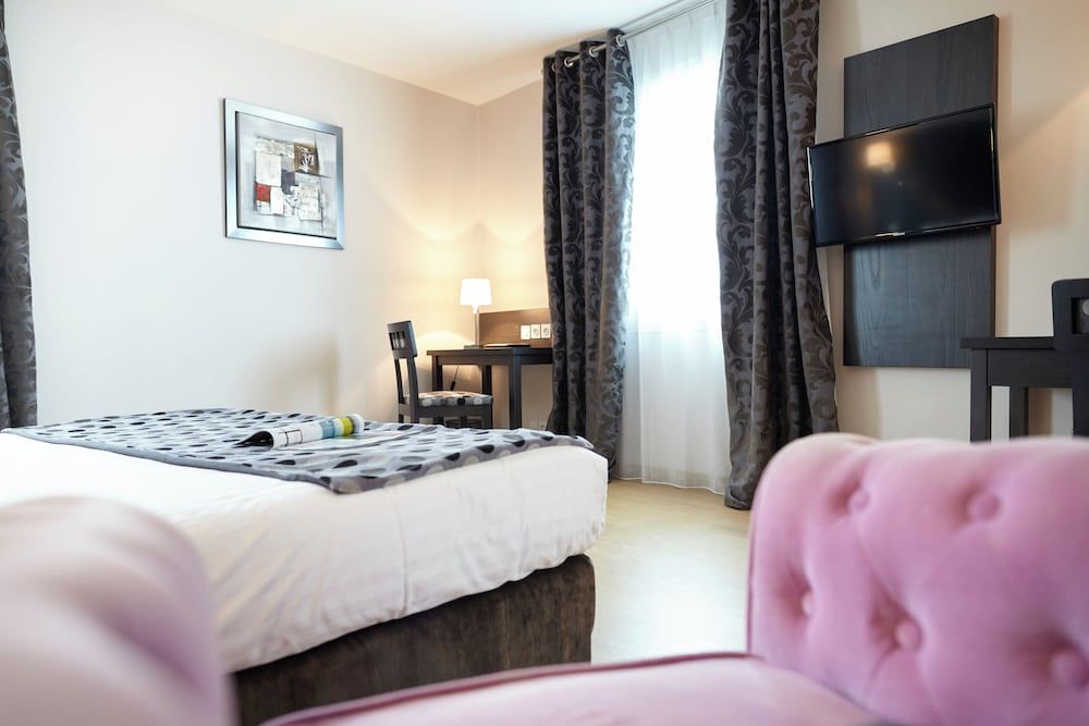 Seven Urban Suites Nantes Centre Comfort Double or Twin Room 2