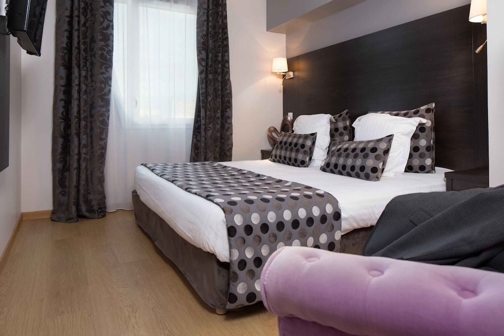 Seven Urban Suites Nantes Centre Superior Apartment, 1 Queen Bed with Sofa bed 3