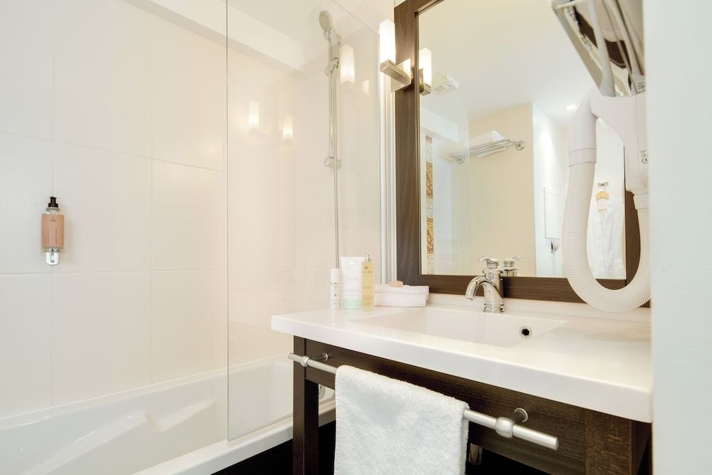 Seven Urban Suites Nantes Centre Comfort Double or Twin Room 4