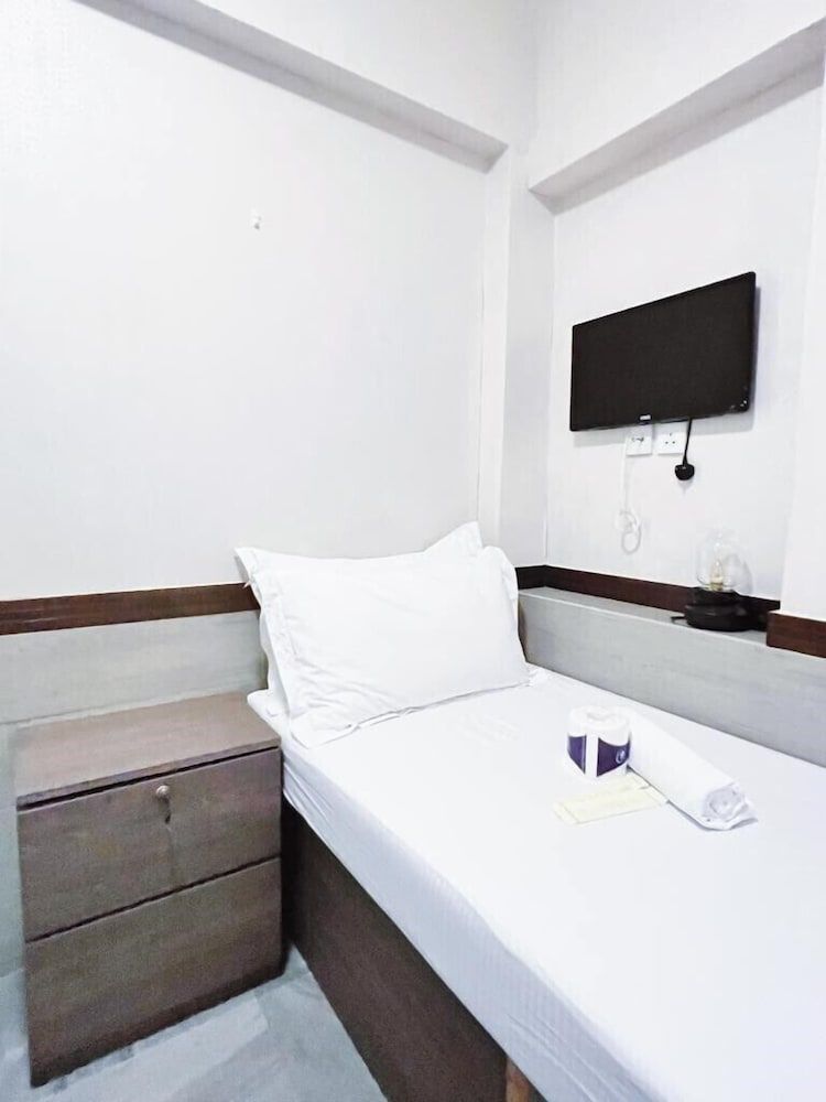 undefined ISLAND INN 10