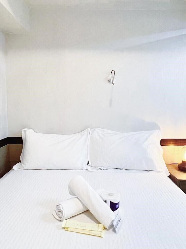 undefined ISLAND INN 8