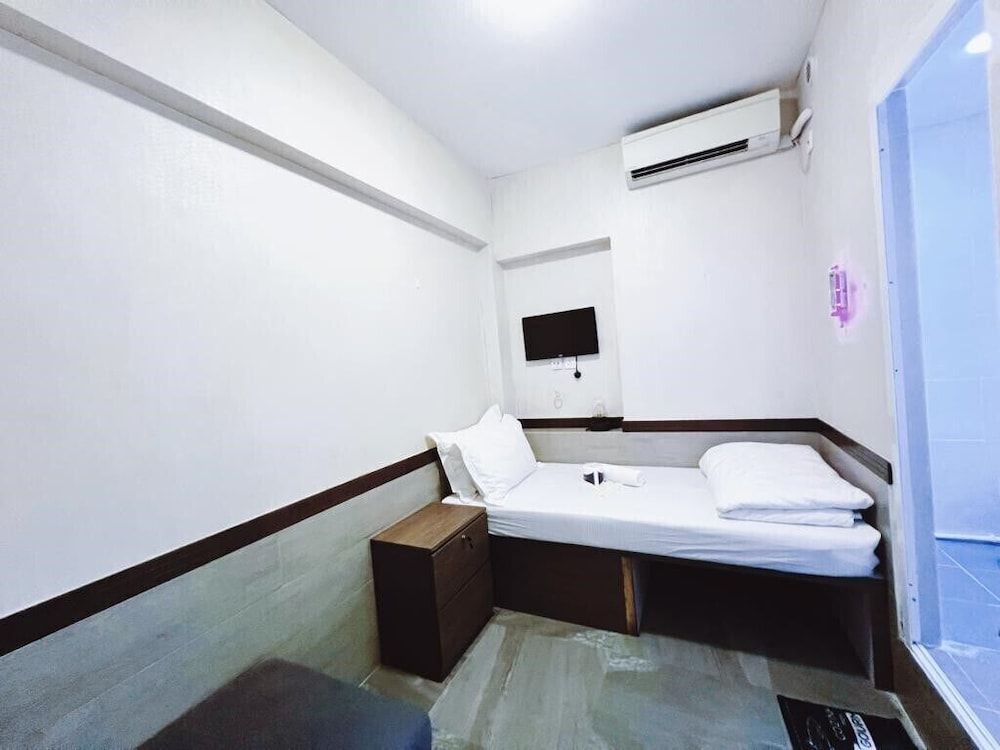 undefined ISLAND INN 4