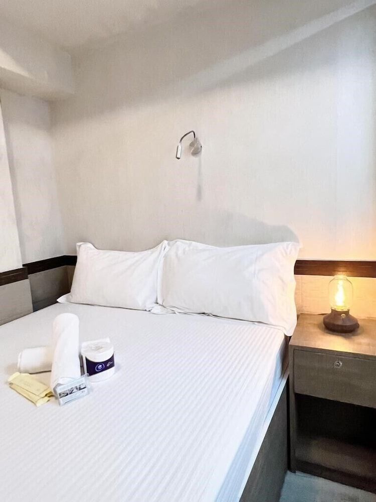 undefined ISLAND INN 7