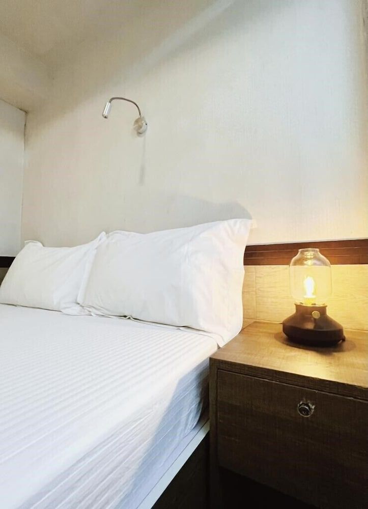 undefined ISLAND INN 3