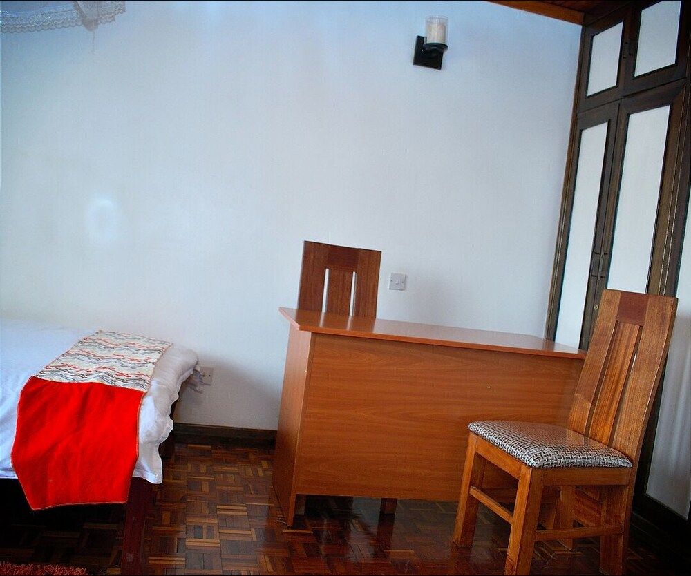 undefined The Swan Place 9