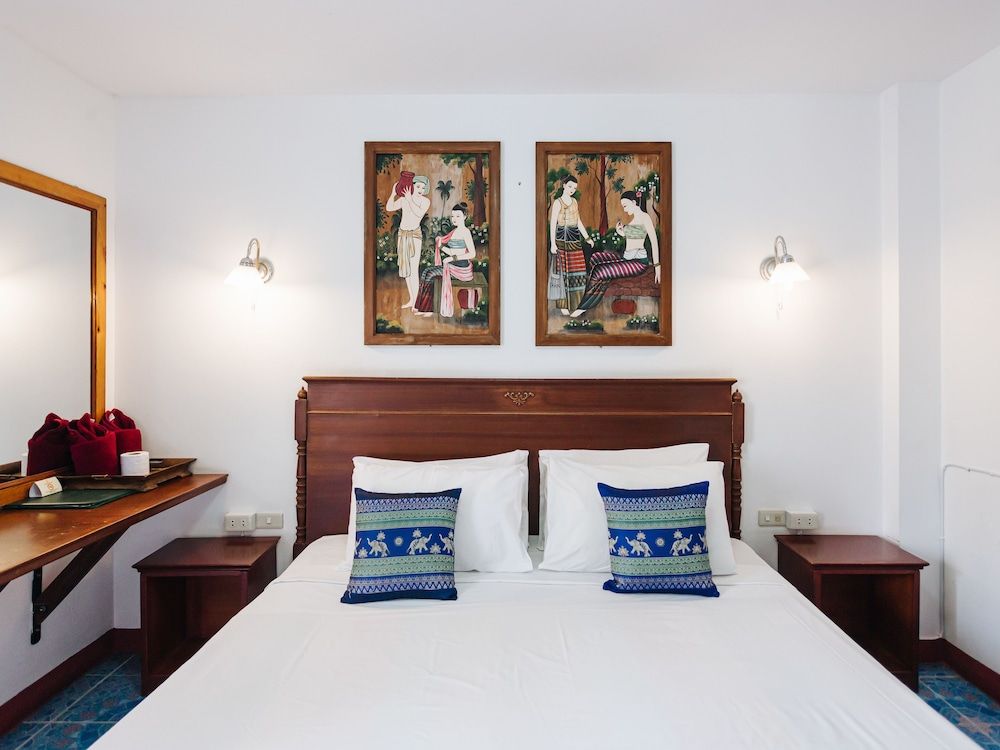 Rendezvous Oldtown Chiangmai Double Room with Balcony 6