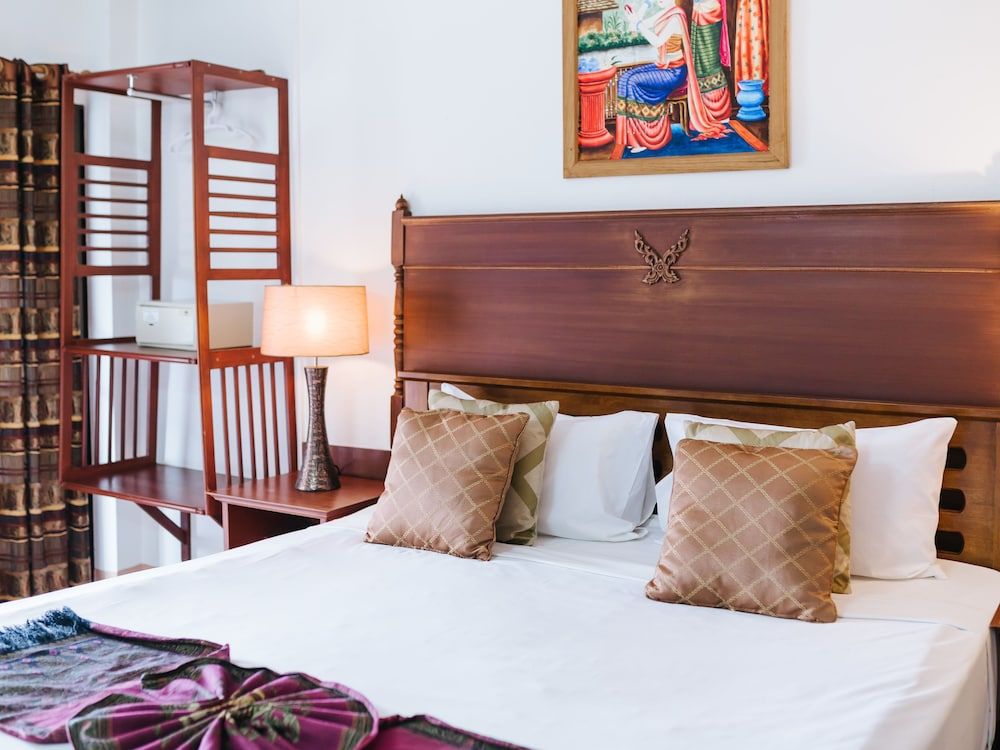 Rendezvous Oldtown Chiangmai Double Room with Balcony 10