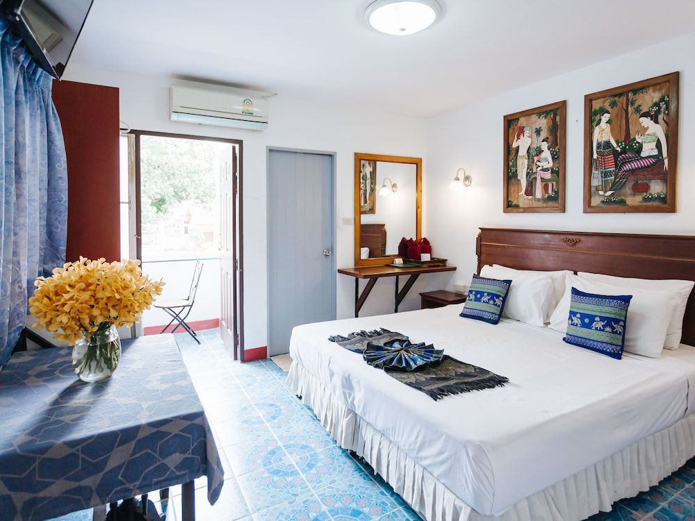 Rendezvous Oldtown Chiangmai Double Room with Balcony 2