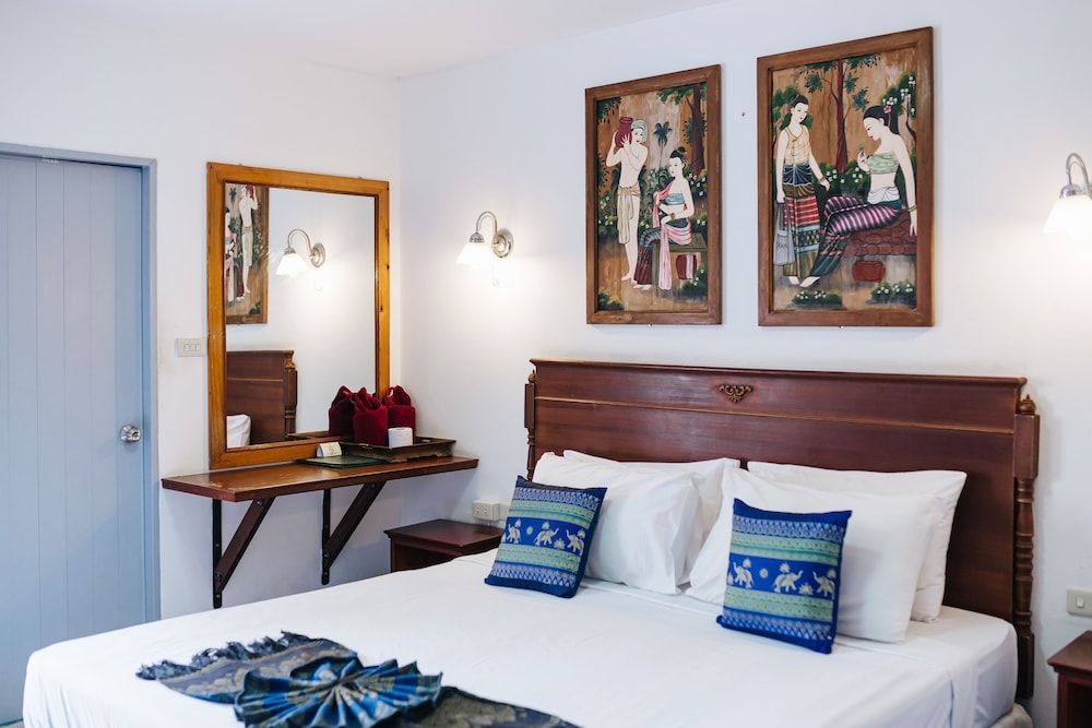 Rendezvous Oldtown Chiangmai Double Room with Balcony 7