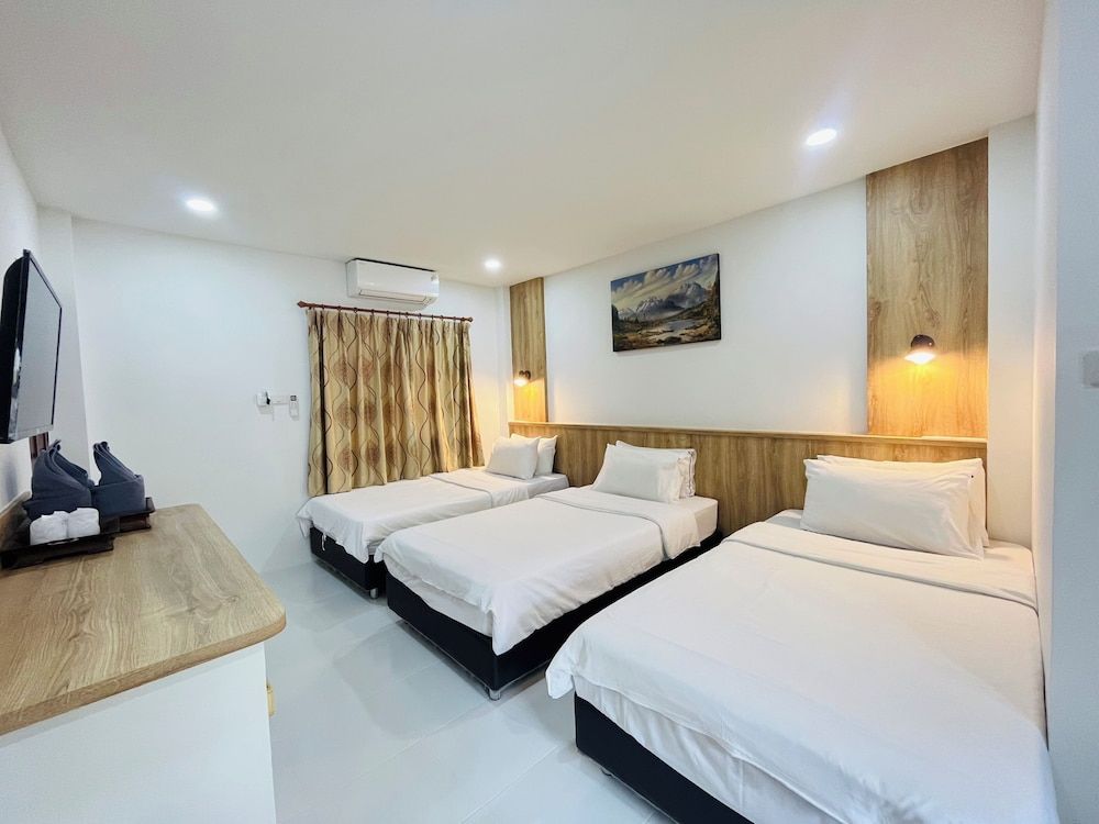 Triple Room (3 Single Beds)