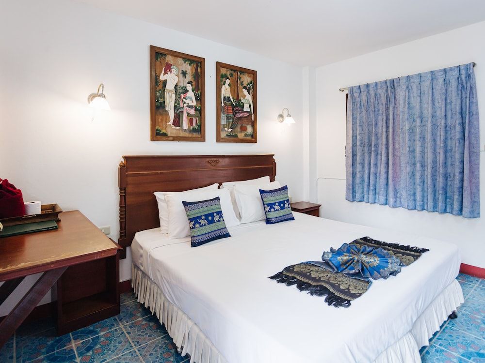 Rendezvous Oldtown Chiangmai Double Room with Balcony 4