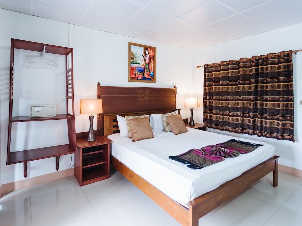 Rendezvous Oldtown Chiangmai Double Room with Balcony 9