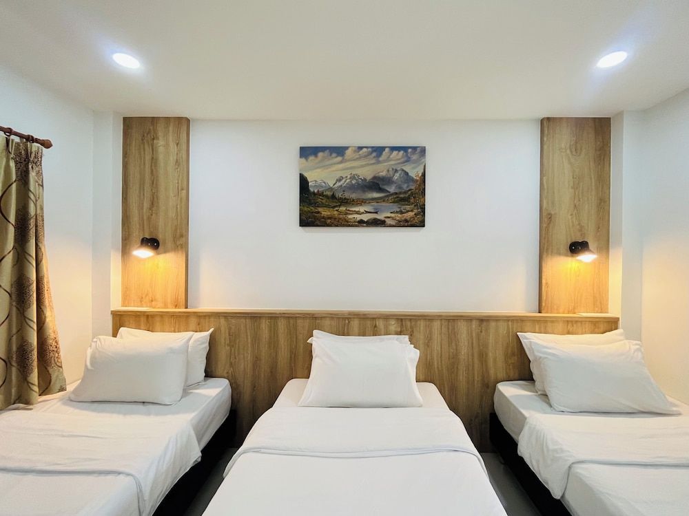 Triple Room (3 Single Beds)