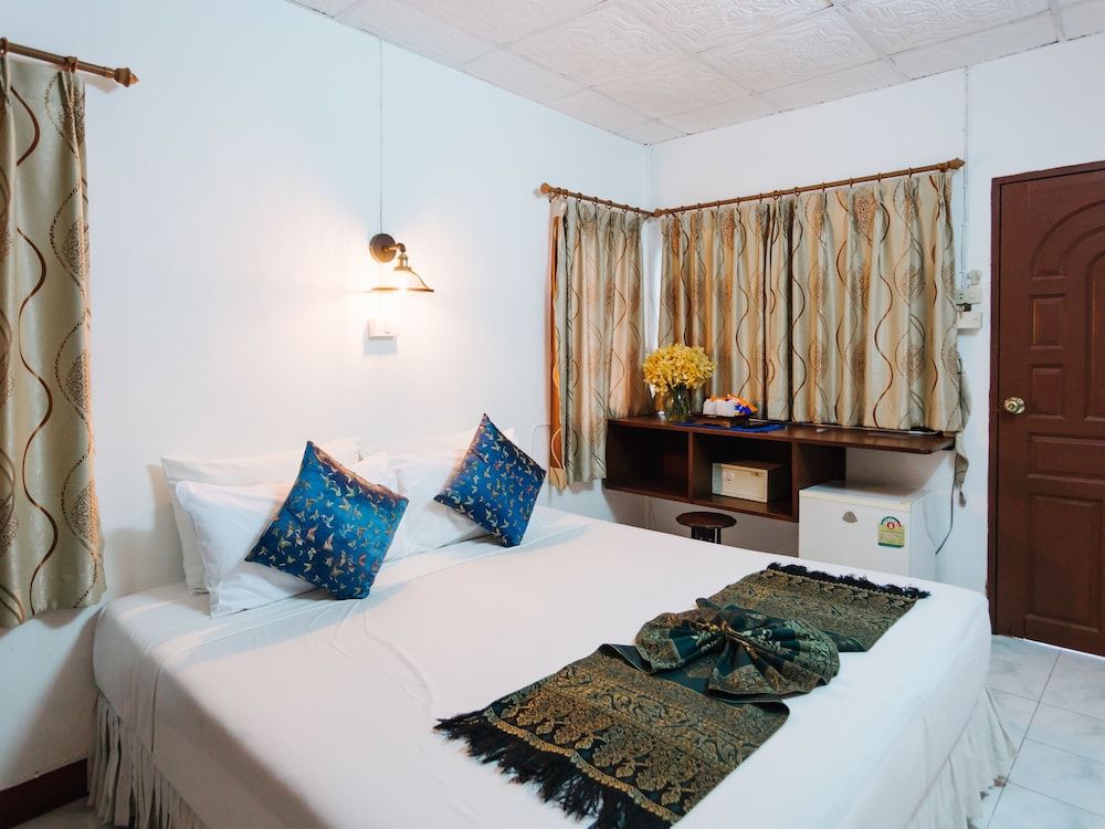 Rendezvous Oldtown Chiangmai Double Room with Balcony 8