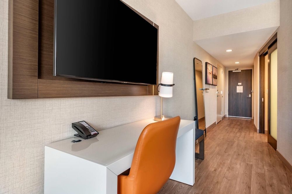 Cambria Hotel Minneapolis Downtown Standard Room, 1 King Bed, Non Smoking 10