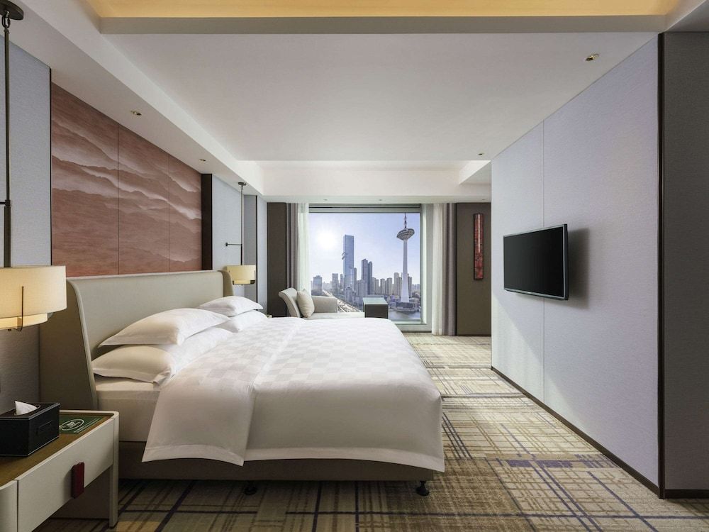 Swiss, Signature Room, 1 King Bed, City View