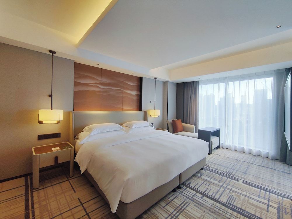 Swiss, Suite, 1 King Bed, City View