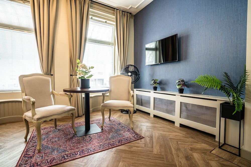 The Hogg House Deluxe Studio Suite 5