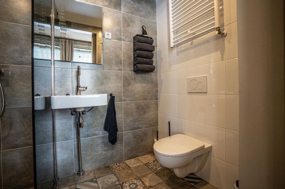 The Hogg House Deluxe Studio Suite 13