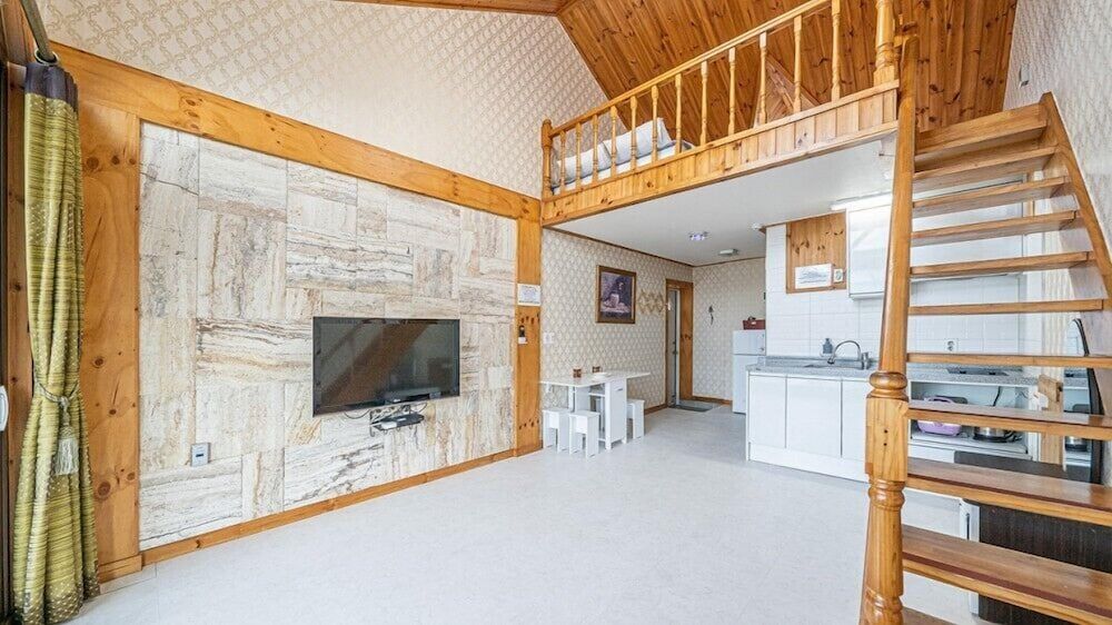 White O Pension Room (A201) 7