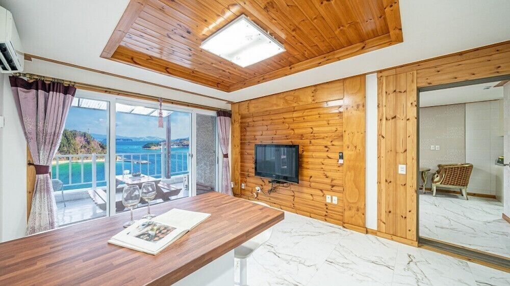 White O Pension Room (A101) 8