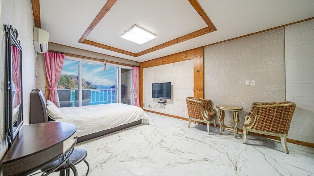 White O Pension Room (A101)