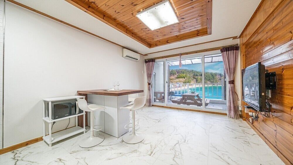 White O Pension Room (A101) 7