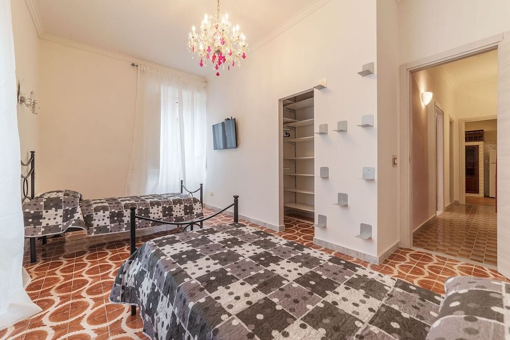 undefined Piramide & Testaccio Design Flat 10