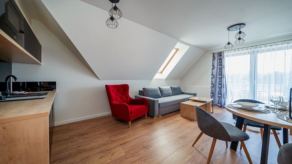 Studio Suite (H11)