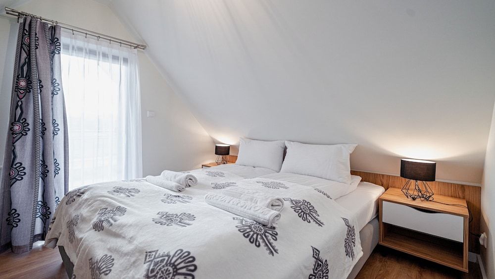Studio Suite (H13)