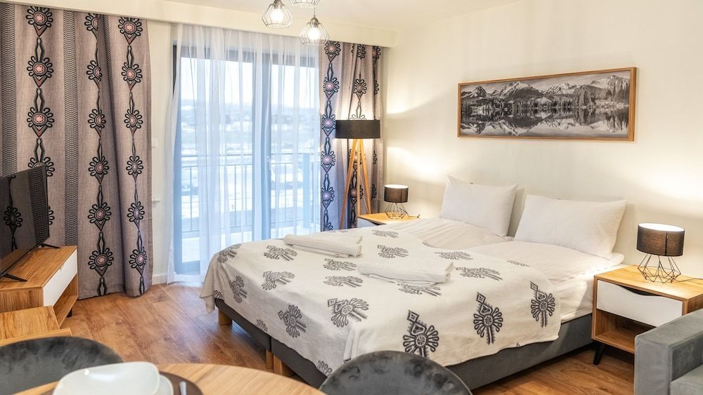 Studio Suite (H7)