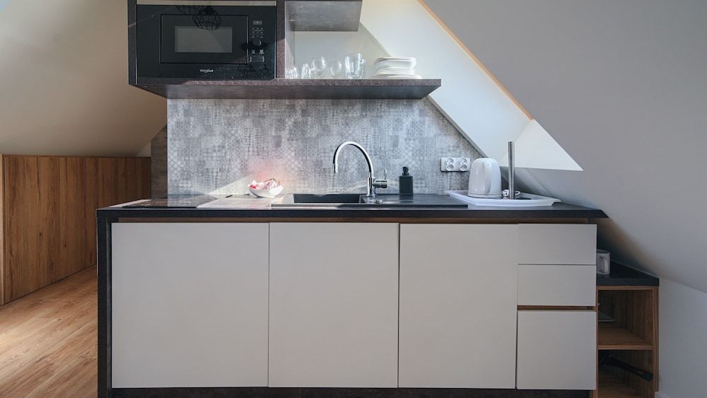 Studio Suite (H12)