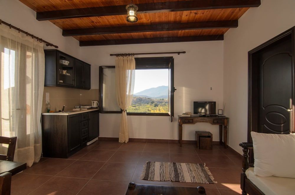 Traditional Apartments Madares Apartment, Mountain View (3 adults) 15