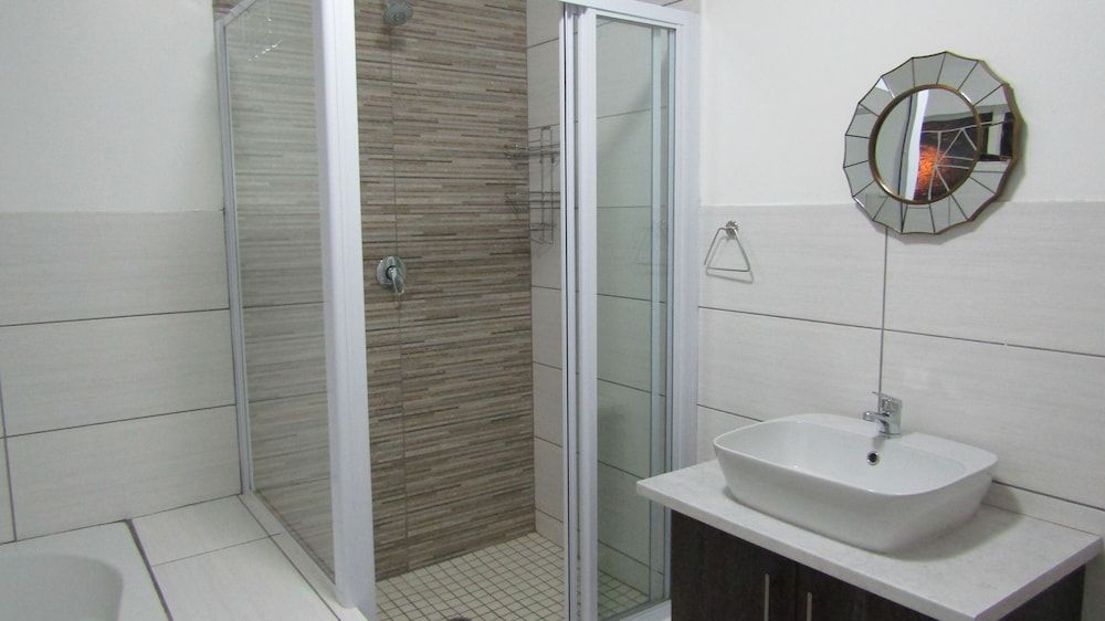 Bountyful Deluxe Room (Shower only) 10