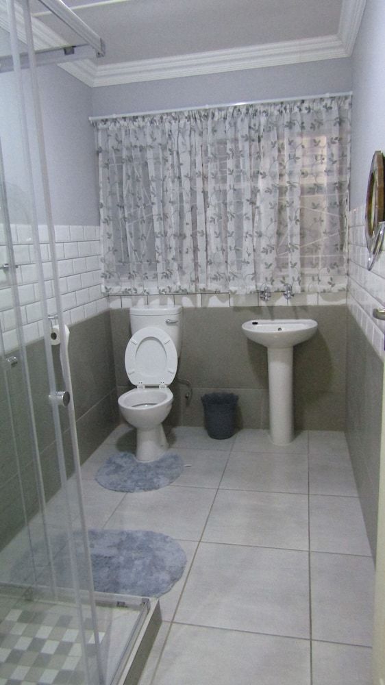 Bountyful Deluxe Room (Shower only) 12