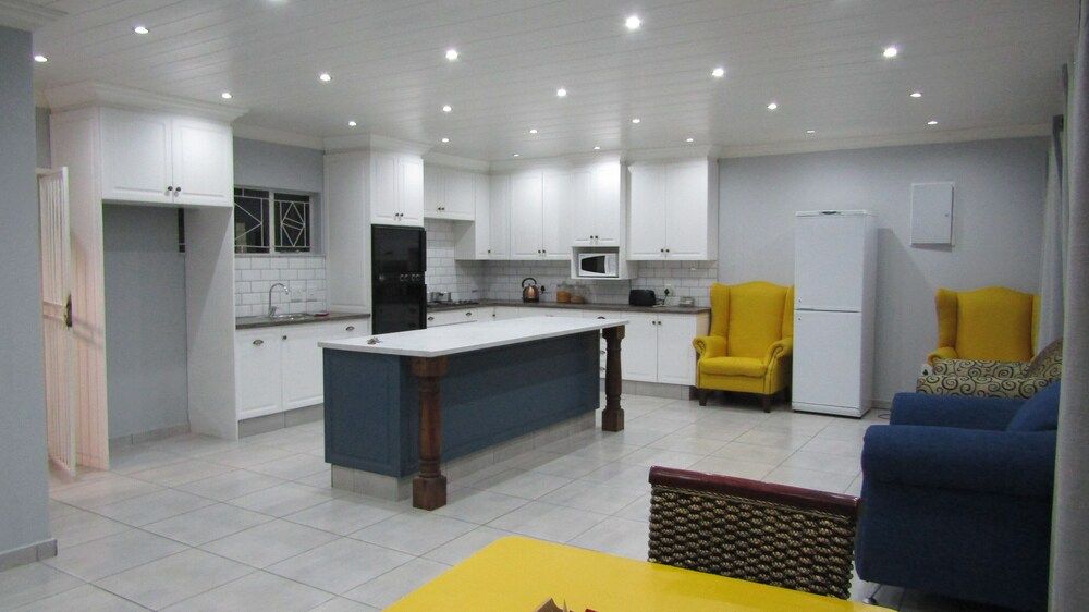 Bountyful Deluxe Room (Shower only) 14