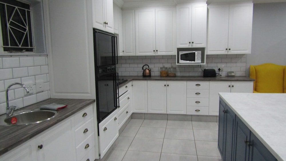 Bountyful Deluxe Room (Shower only) 15