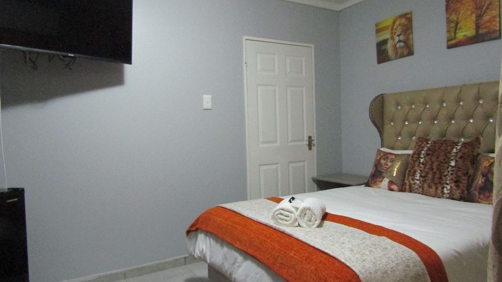 Bountyful Deluxe Room (Shower only) 8