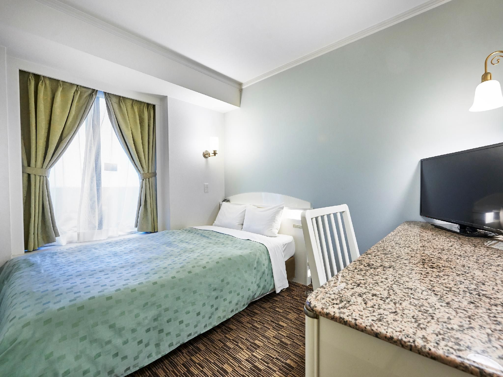 Kobe Sannomiya Union Hotel Double Room with Small Double Bed Smoking 2