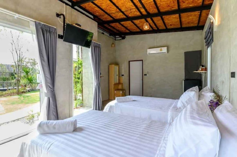 Loftpical Resort Twin Room 6