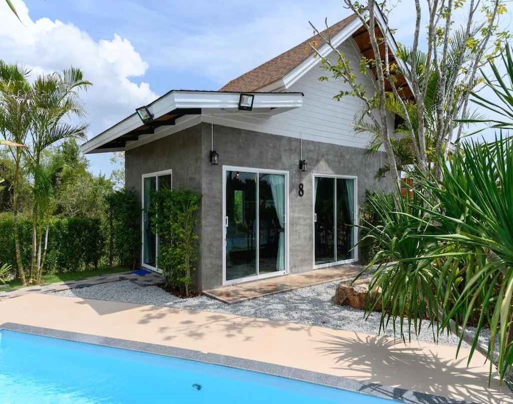 Loftpical Resort Family Room 7