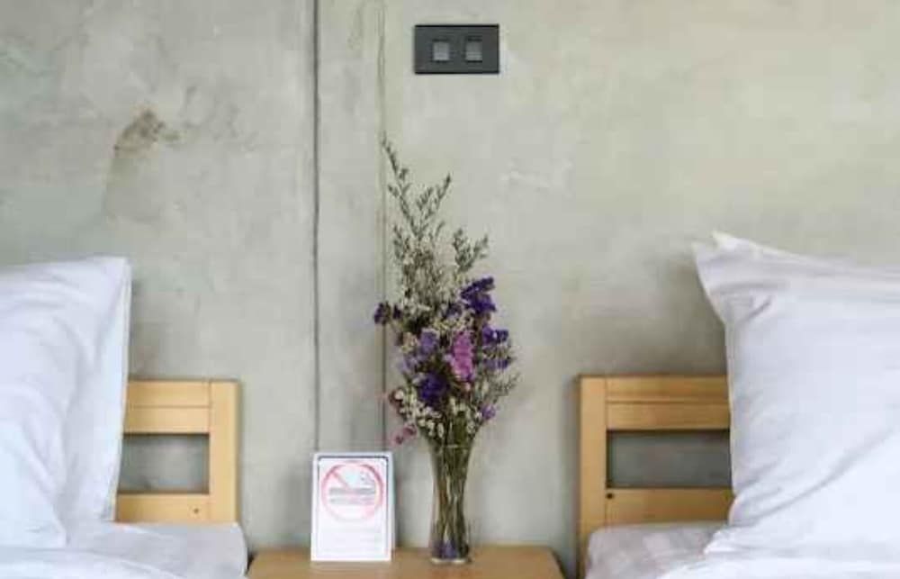 Loftpical Resort Twin Room 3