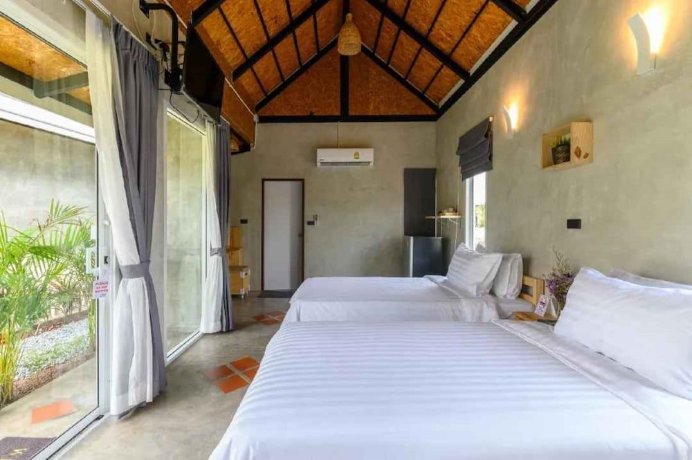 Loftpical Resort Twin Room 4