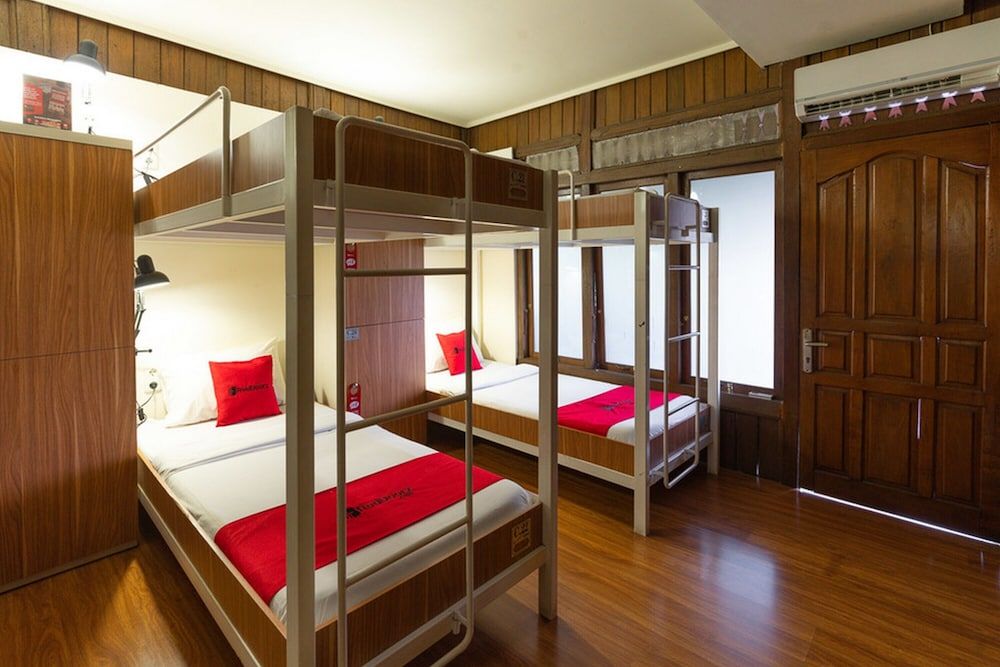Shared Dormitory, Women only (RedDoorz)