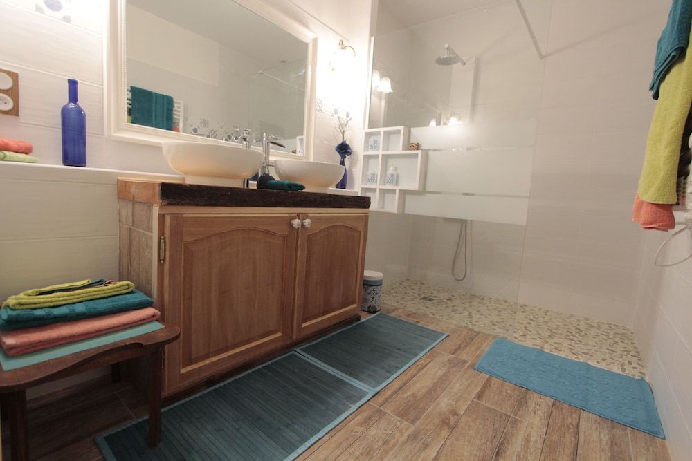 Les Ateliers d'Art Comfort Suite, Non Smoking, Refrigerator & Microwave (Orientale) 5