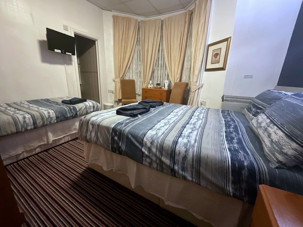 undefined Ferndale Hotel 2