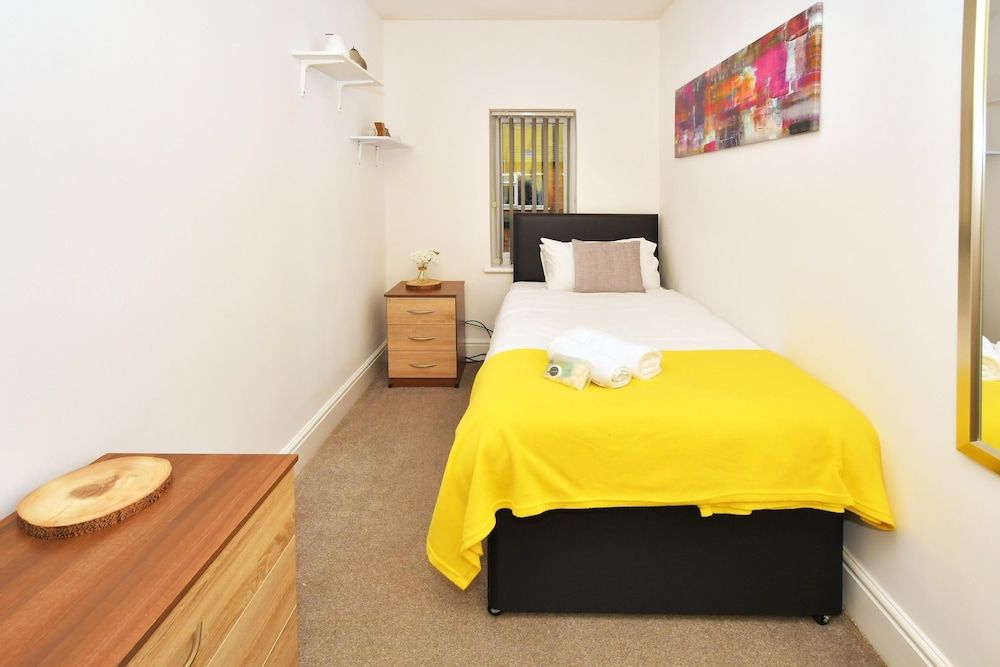 Single Room, Shared Bathroom