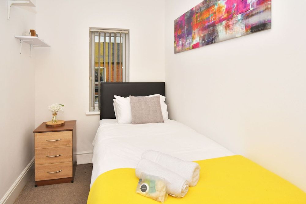 Single Room, Shared Bathroom